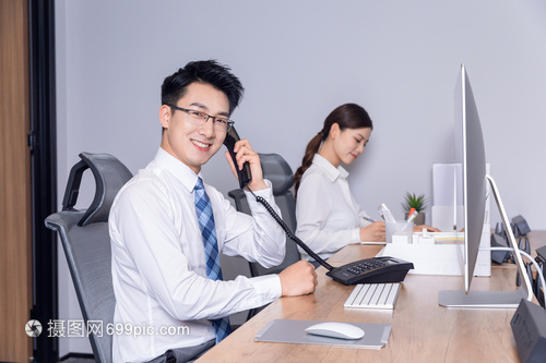 職場(chǎng)微笑服務(wù)與商務(wù)咨詢的藝術(shù)融合